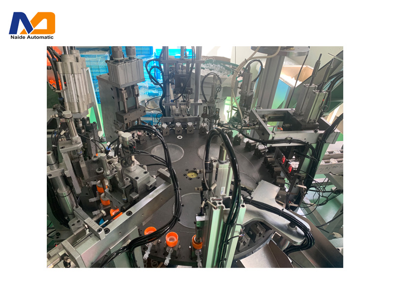 64881ef4b5139.jpg all plastic trigger pump assembly machine 1.jpg